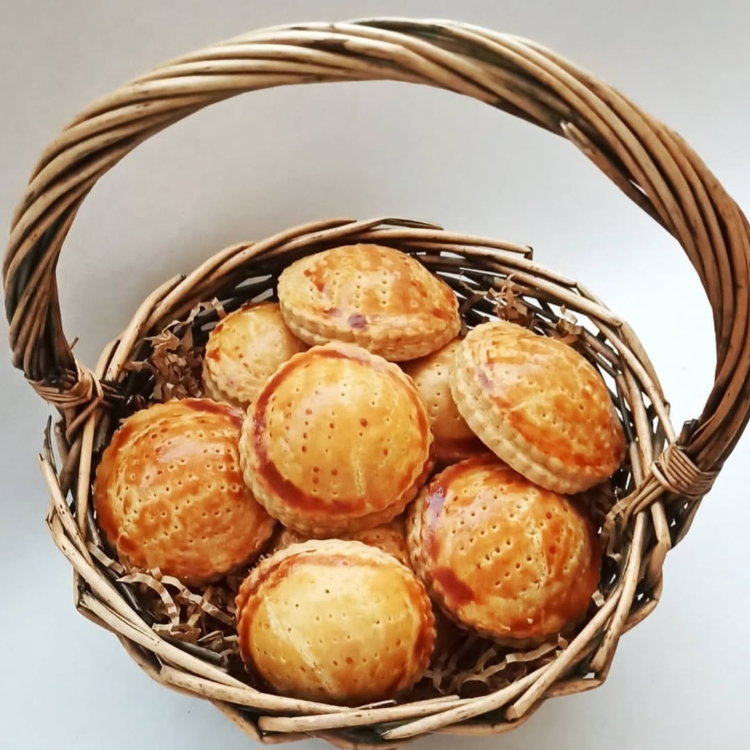 Вот такая корзиночка с пирожками получилась!