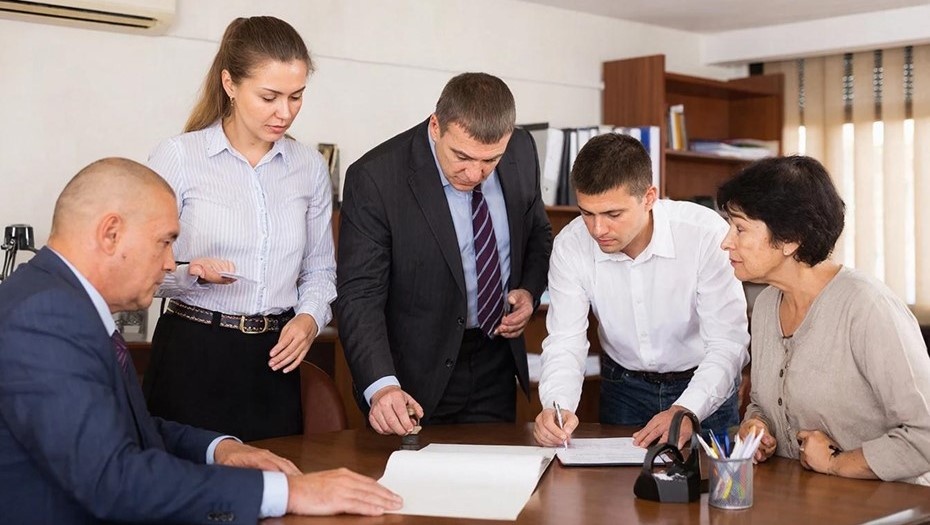 Автор фото: нейросеть Kandinsky