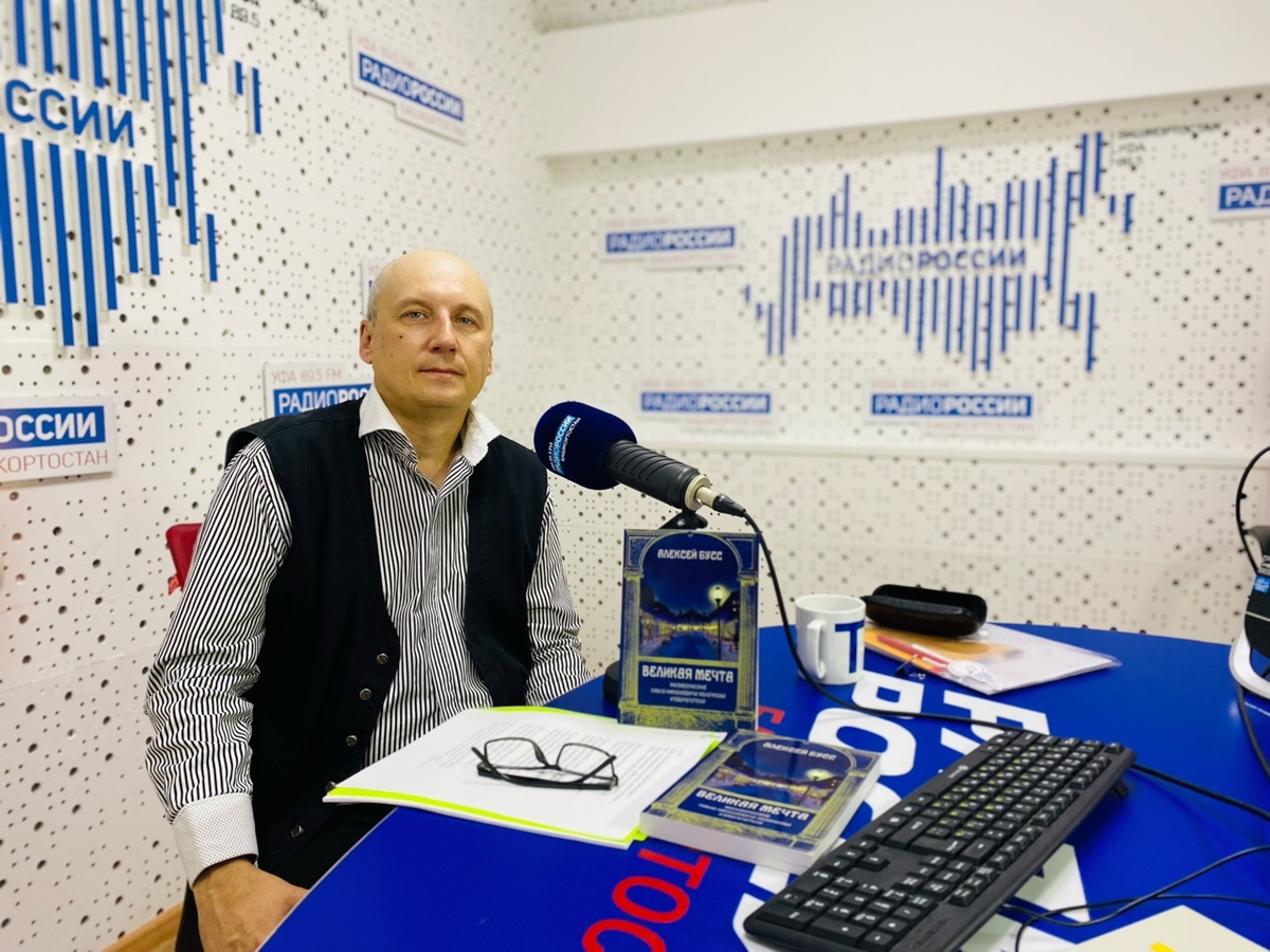    "Электричество изменило цивилизацию" – в "Переплете" побывал автор романа о Яблочкове