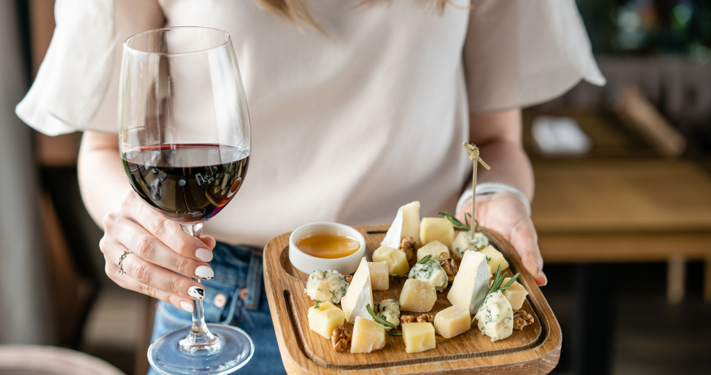 Чем категорически нельзя закусывать вино