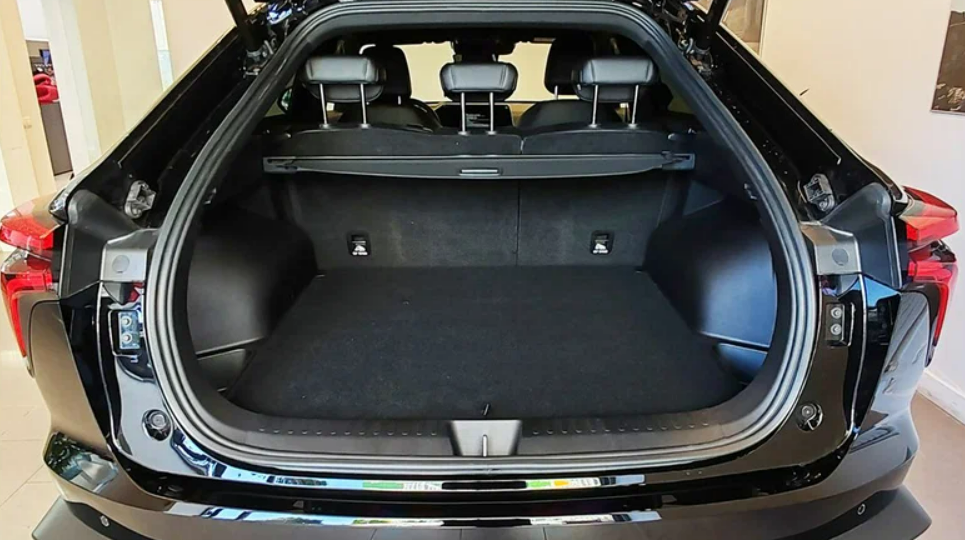 Его сделали специально для России: обзор эксклюзивного кросс-купе