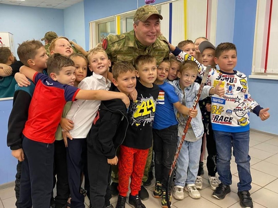    Ульяновская школа по хоккею «Лидер» теперь носит имя бойца СВО Николая Юманова | ФОТО: минспорта Ульяновской области