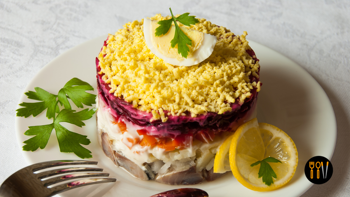 Селедка под шубой рецепт. Классический рецепт. Новогоднее меню. Салаты.