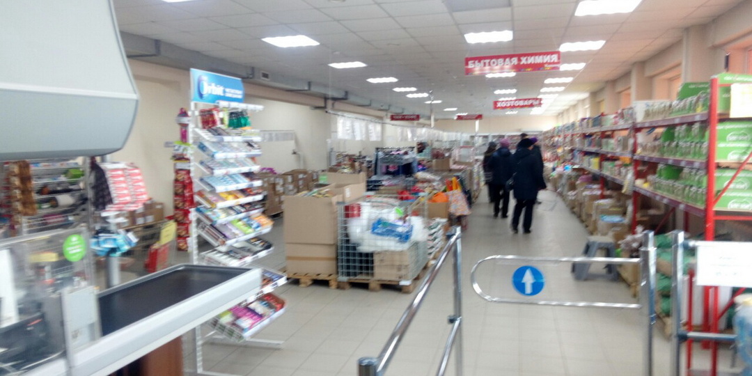 Зажало в дверях: пенсионерка погибла после визита в «Пятерочку»