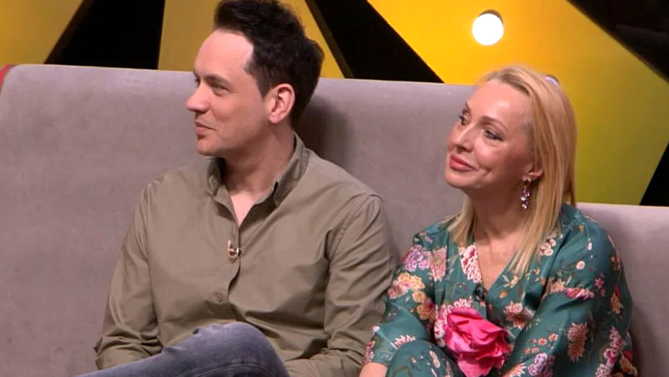 на фото Александр Асташенок и Елена Венгржиновская 