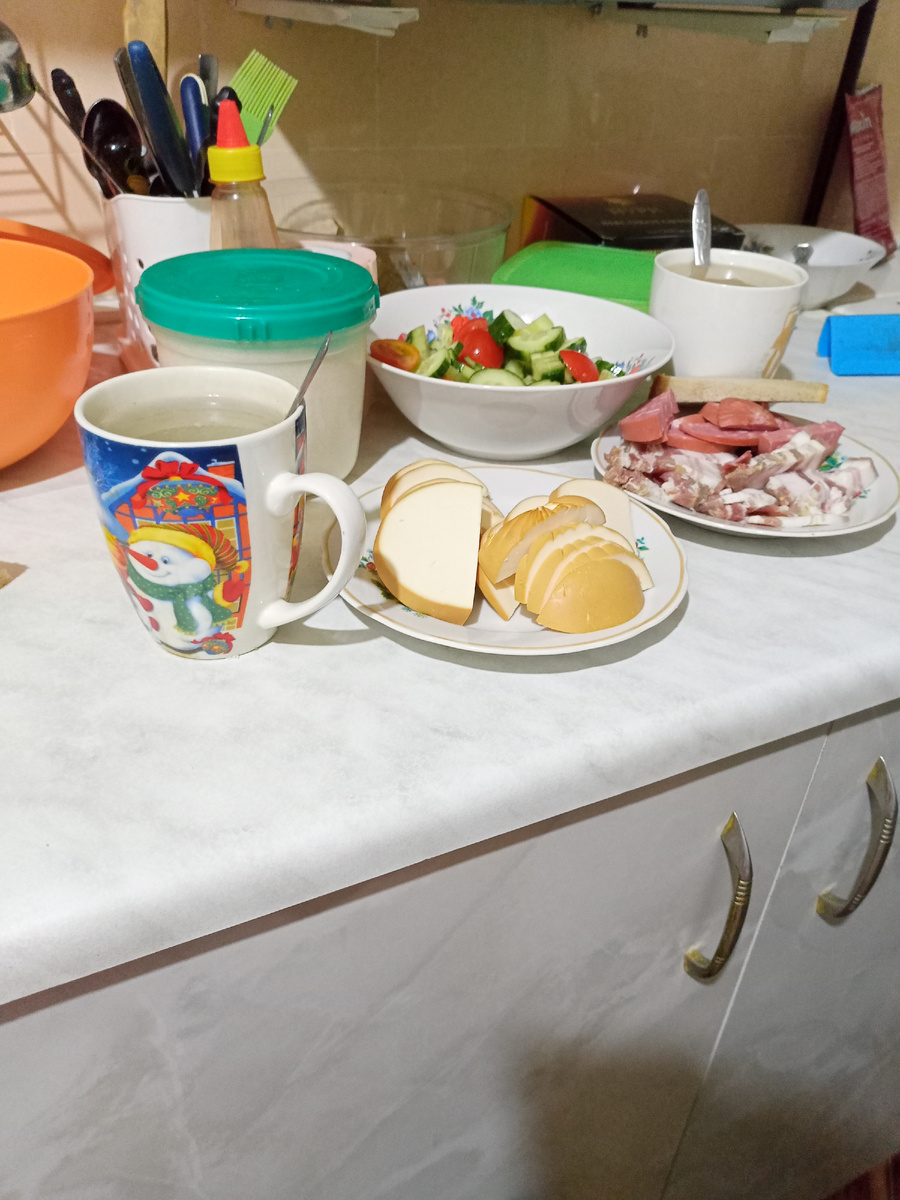 Вот села ужинать 😅. Сегодня делала прямой эфир на ВК контакте,а потом случайно удалила 🫩я поняла как делать прямой эфир на ВК контакте (дзен) пыталась перекинуть на дзен но не получилось 😬разными молипуляциями случайно удалила 🥲