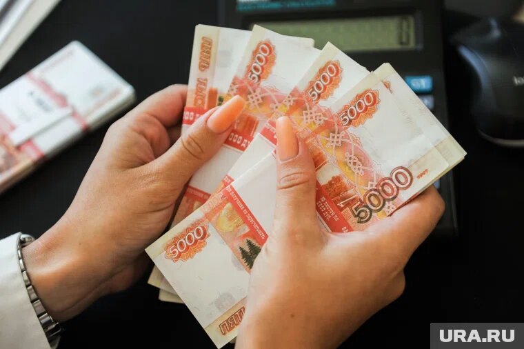 Распространяемая информация о новогодних выплатах для всех граждан оказалась фейком. Фото: Вадим Ахметов © URA.RU