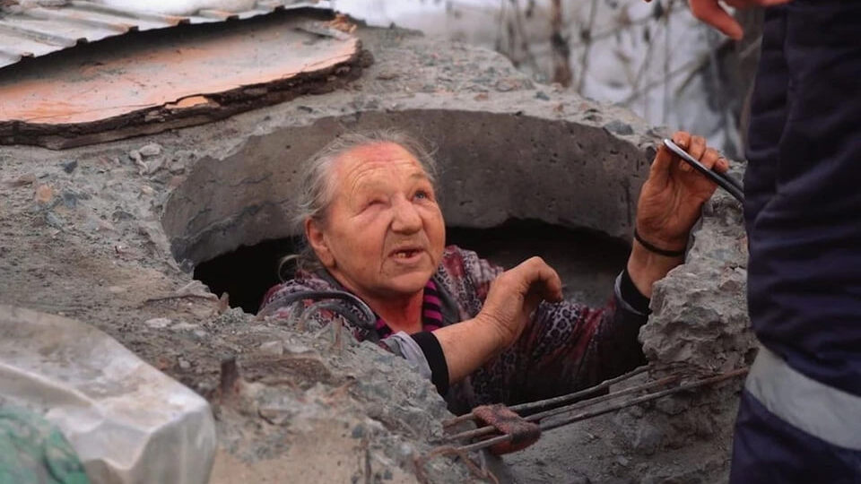 Женщина лишилась зрения после 13 лет жизни в колодце теплотрассы