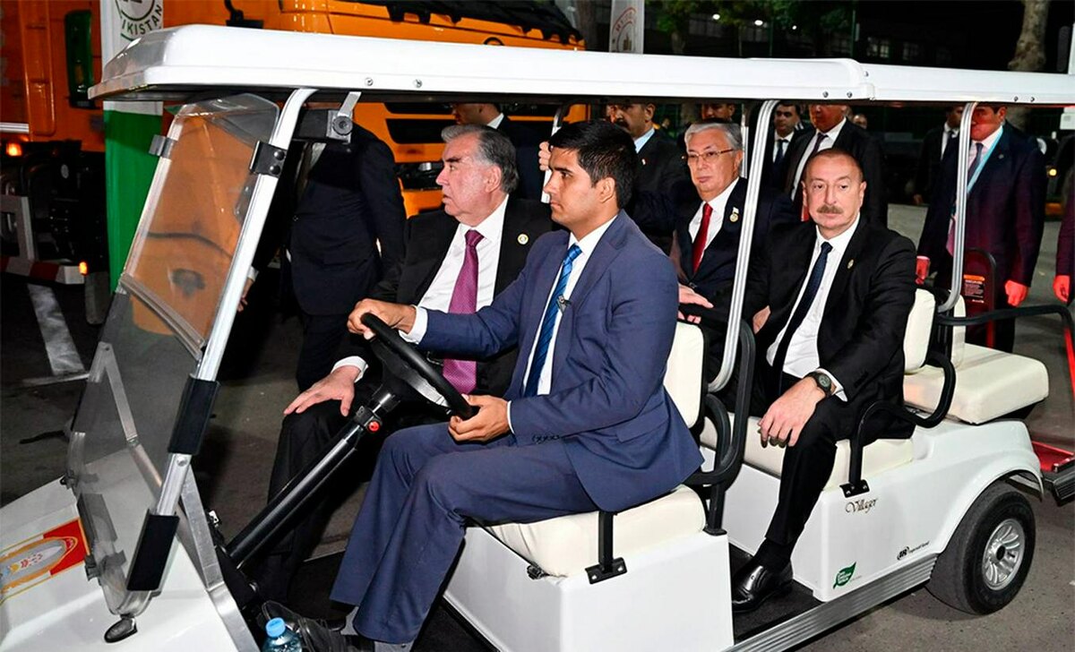 Ильхам Алиев на выставке «ЭКСПО Центральная Азия 2023» в Душанбе. Фото пресс-службы президента Азербайджана