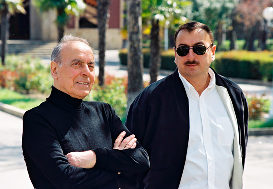 Гейдар Алиев с сыном Ильхамом. Фото с сайта baku-media.ru