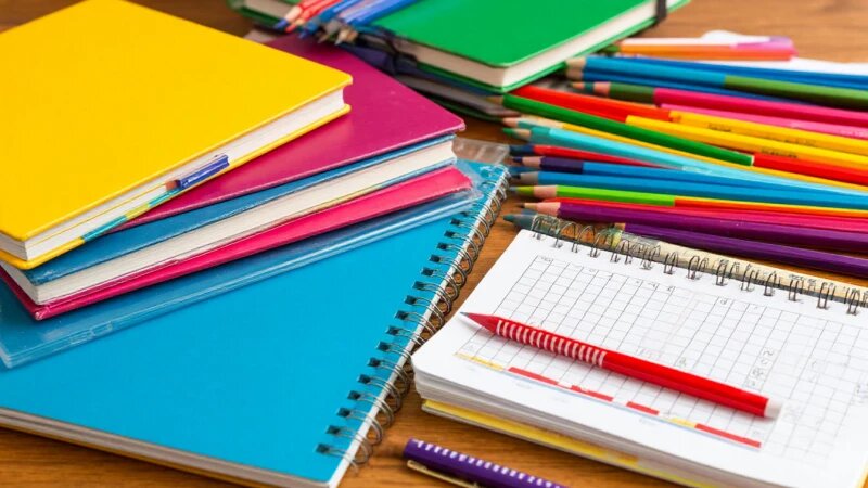     Школьные принадлежности Шедеврум. Нейросети