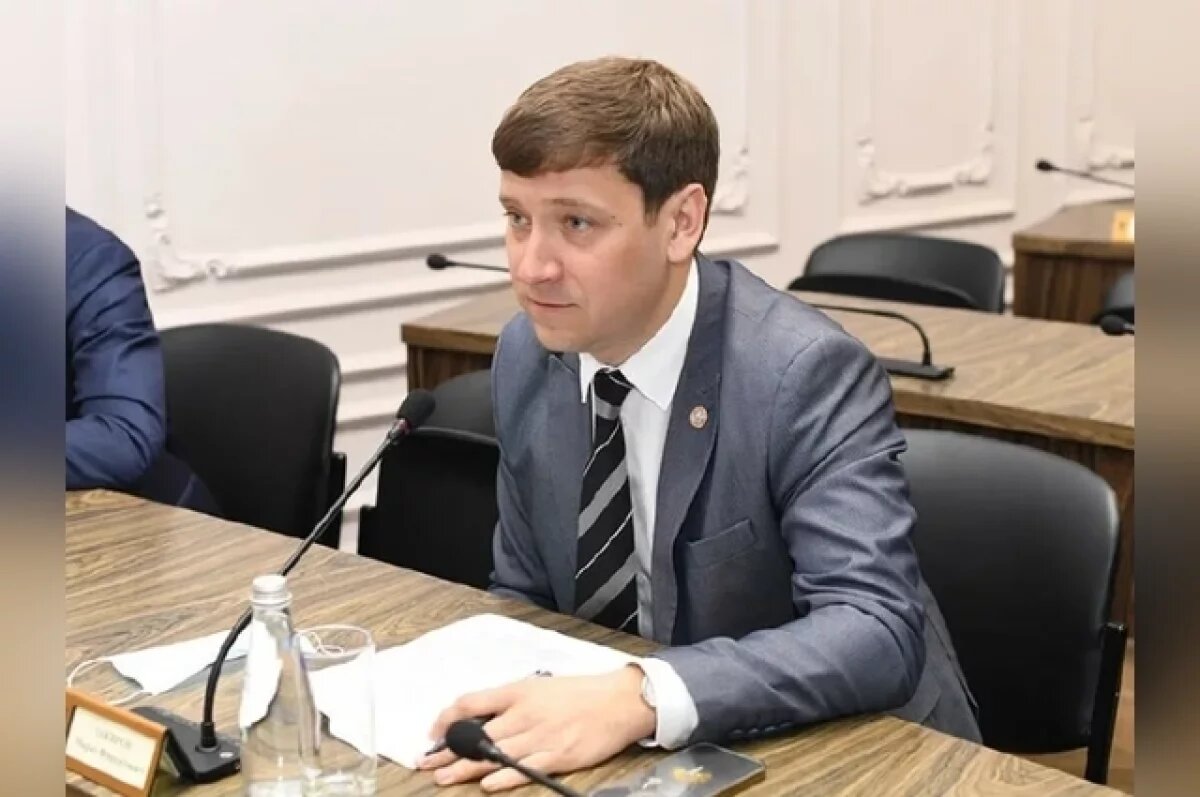    Расследование ведут сотрудники ФСБ, а на сайте движения уже удалили все упоминания о недавнем замглавы.