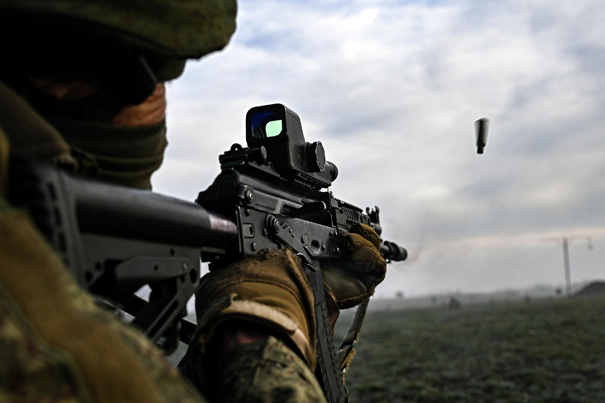 Военнослужащий ВС РФ в зоне СВО © Sputnik