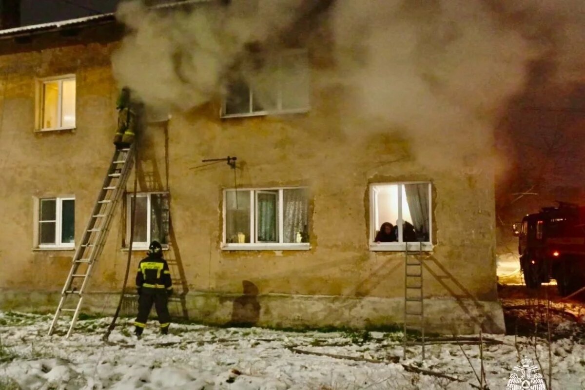    Стала известна причина гибели мужчина на пожаре в квартире в Великих Луках