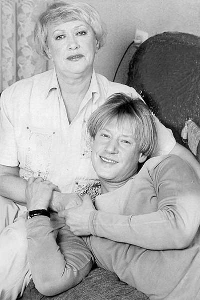 Дмитрий Харатьян с мамой.