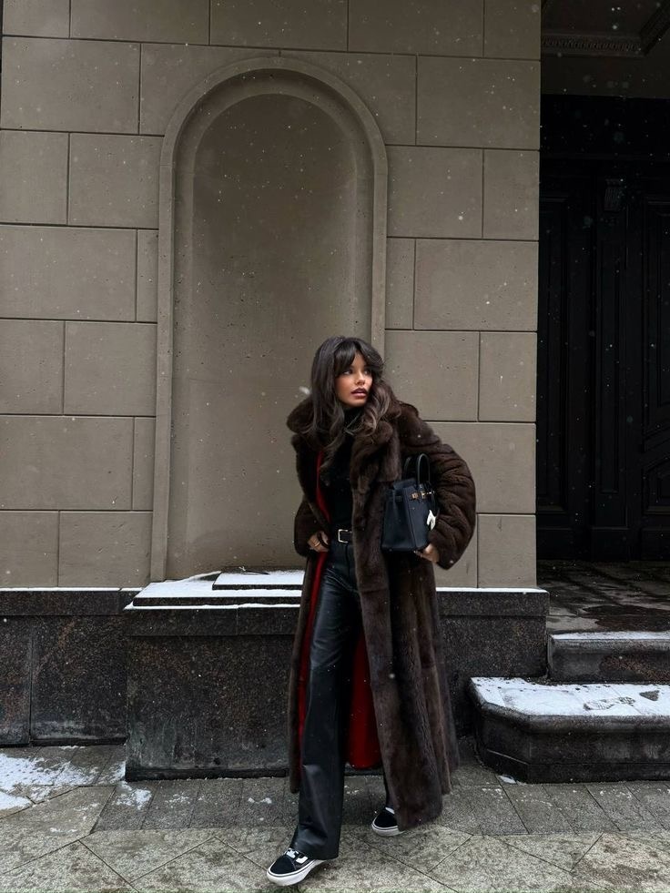 Темно-коричневая норка. 