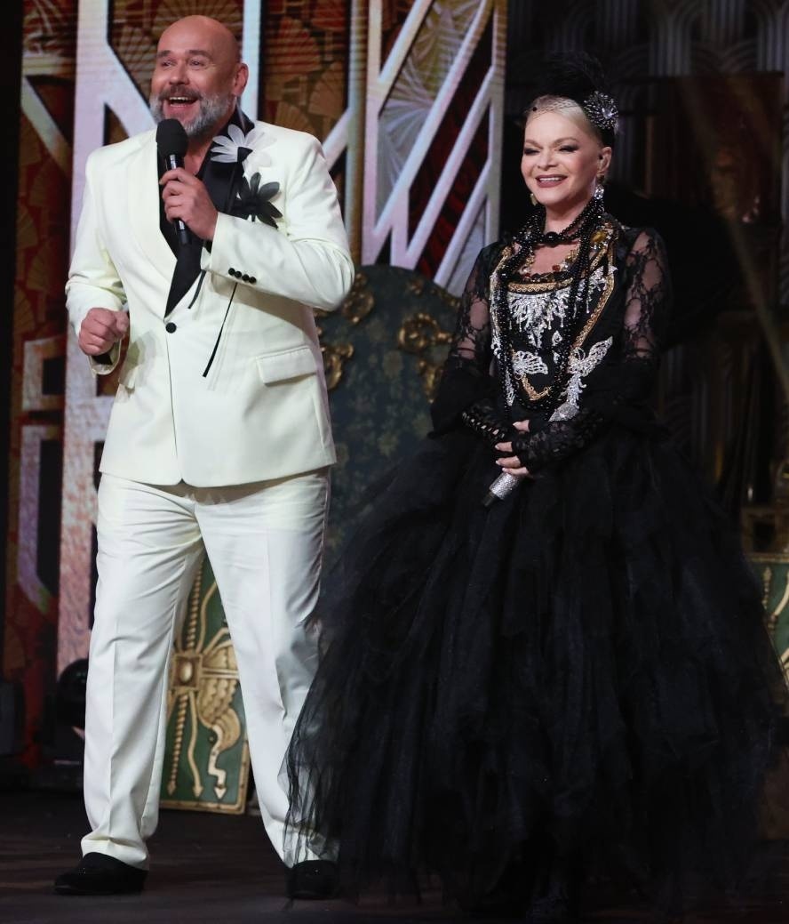    Максим Аверин и Лариса Долина на сцене шоу "Три аккорда"Фото Первого канала