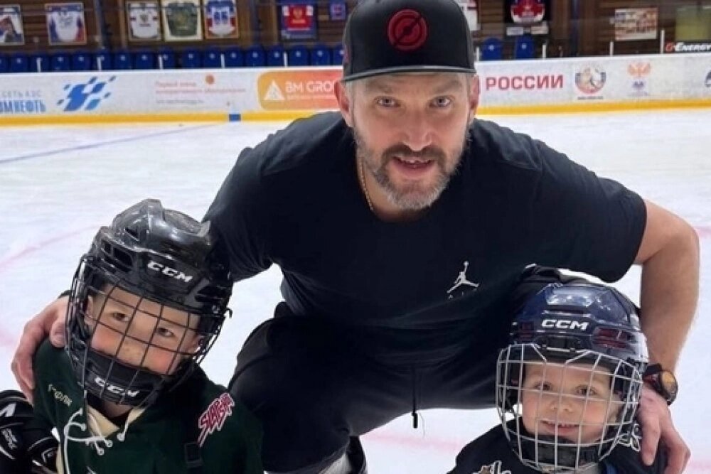    Овечкин и его супруга Анастасия Шубская сыграли свадьбу в 2017 году. У пары два сына: Сергей (2018 г. р.) и Илья (2020 г. р.). Фото: соцсети