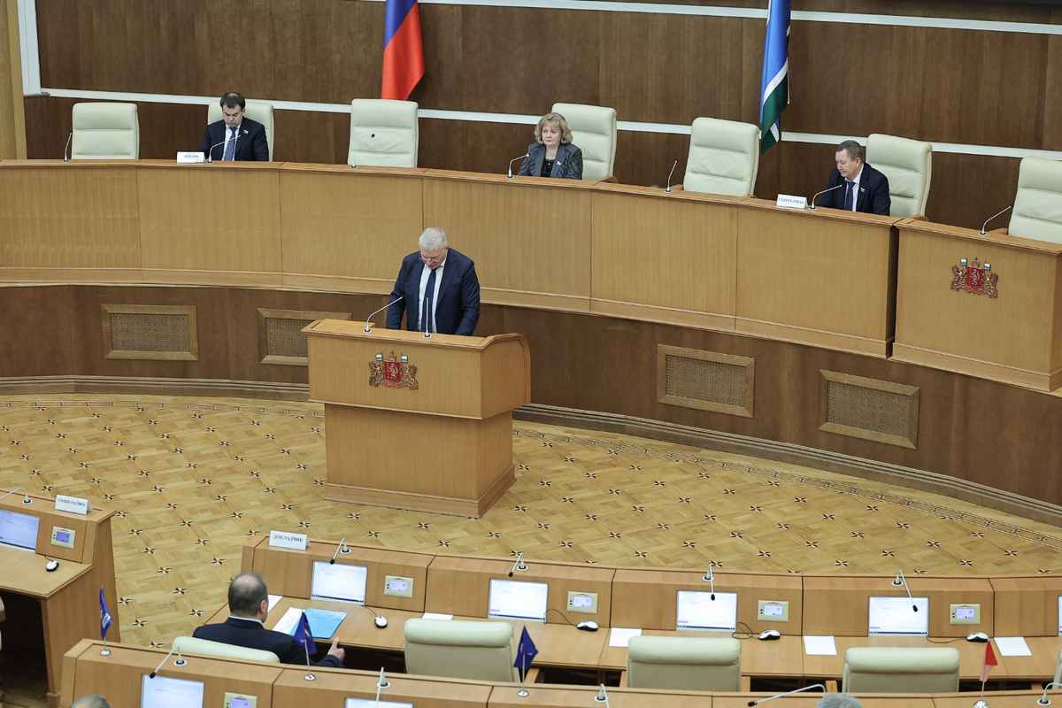Свердловские депутаты собрались на внеочередное заседание, чтобы увеличить бюджет.  Фото: Фото предоставлено управлением информполитики заксобрания