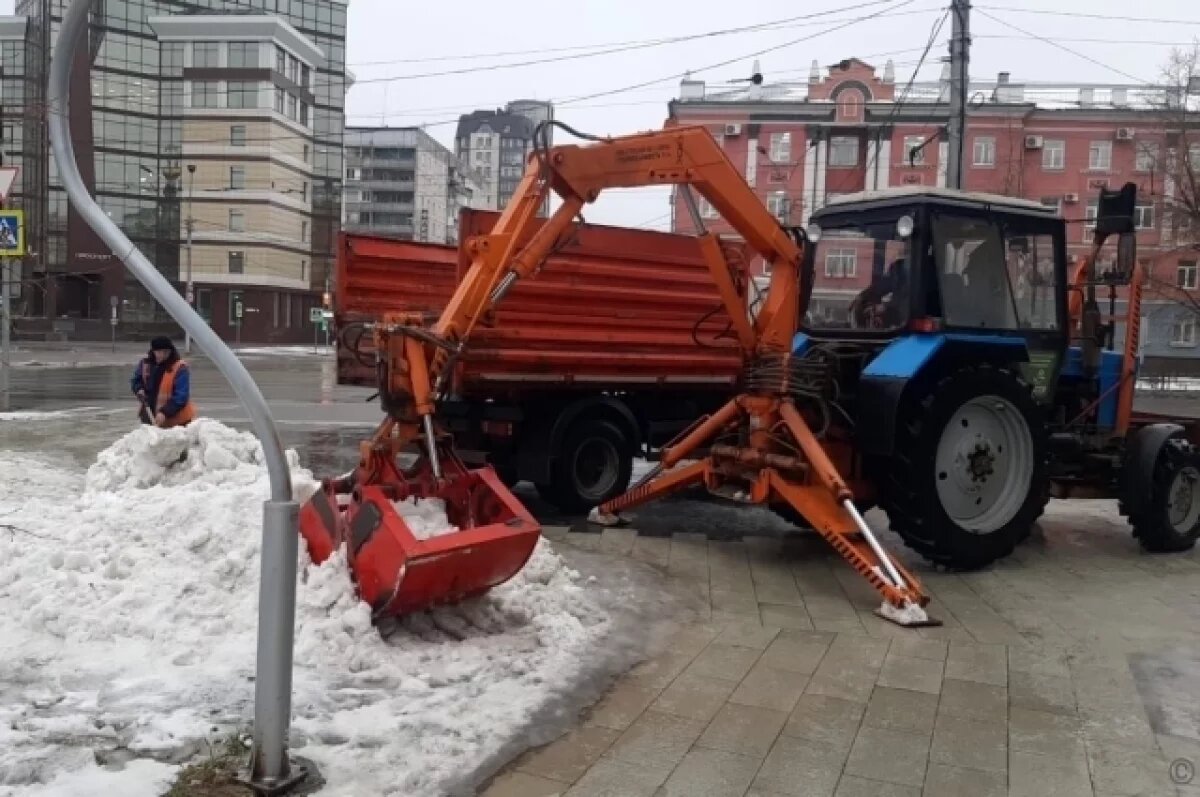    В Барнауле усилили работы по уборке снега
