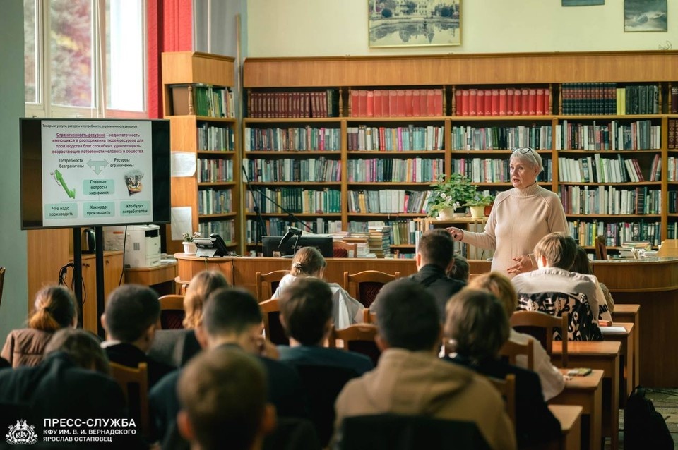    Занятия проводят опытные преподаватели. Фото: Пресс-служба КФУ им. В. И. Вернадского