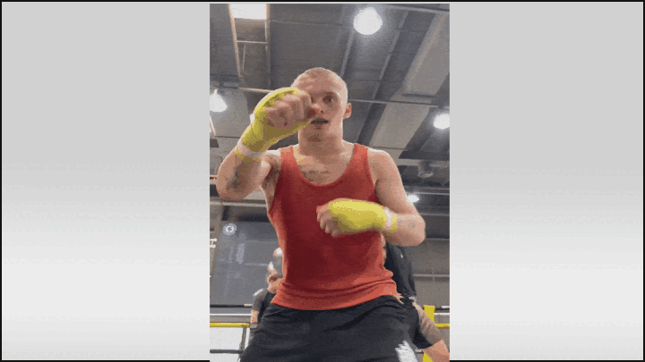    Милохин занимался боксом и мечтал, что "его купят". ТГ-канал @miLOHin228