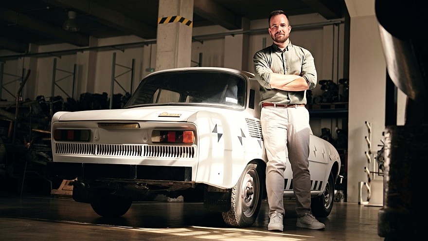    Мартин Пацлт и классическая Skoda 100