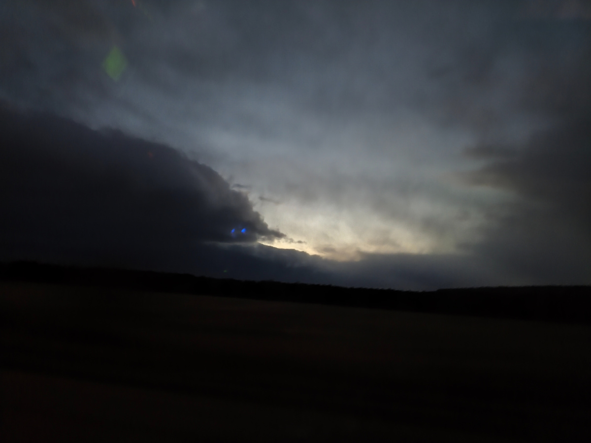 Не перестаю удивляться и восхищаться небом.  Ранее утро, по дороге в Челябинск. 