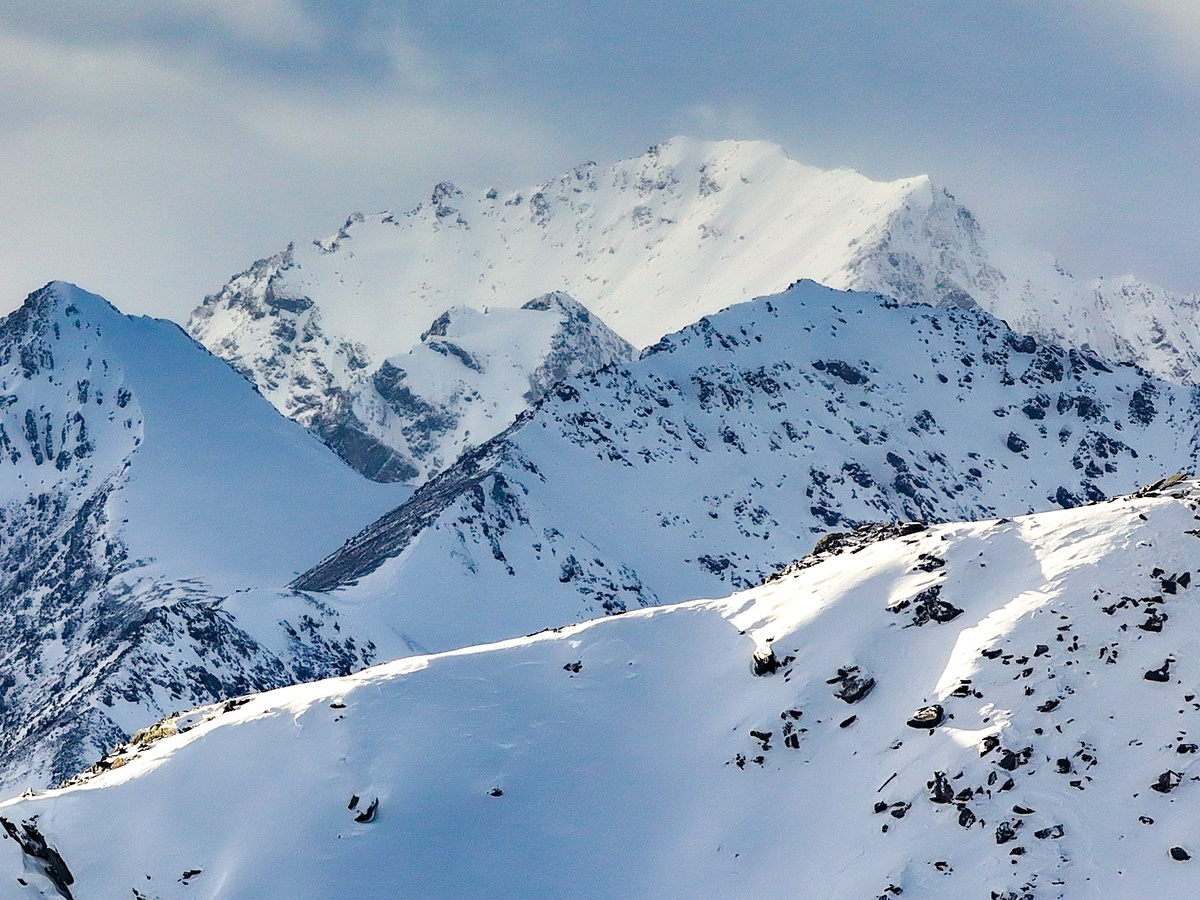 Южно-Чуйский хребет в Горном Алтае уже в ноябре превращается в снежное царство (с) Роман и Татьяна Воробьевы