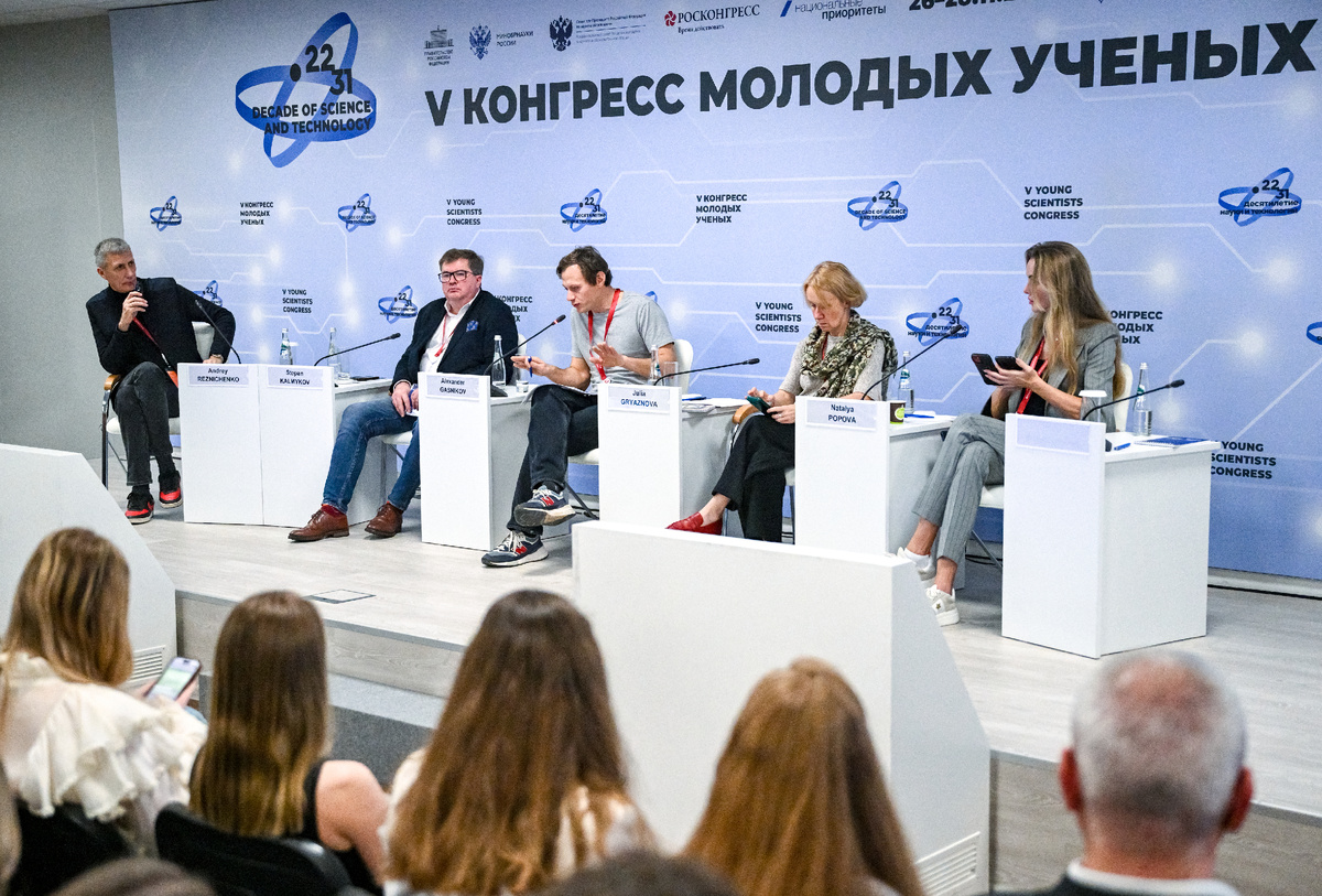 КМУ-2025. Золотые мозги: как привлечь в науку молодежь и сделать так, чтобы она там осталась
Автор: Кирилл Зыков
Источник: Фотохост Конгресса молодых учёных
Место: Федеральная территория "Сириус", Россия