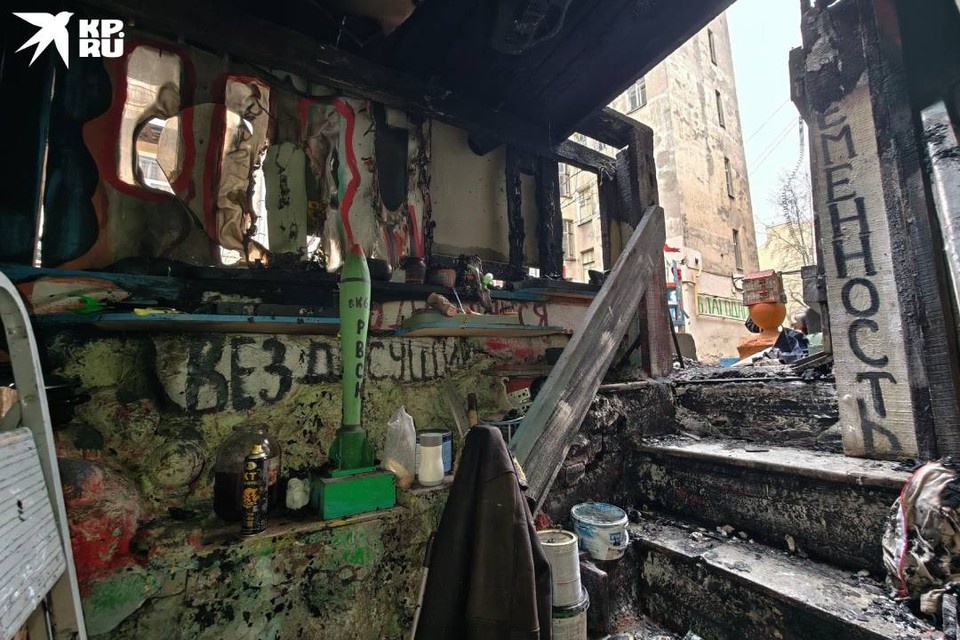    Пострадал вход в подвал Нельсона. Алексей БУЛАТОВ