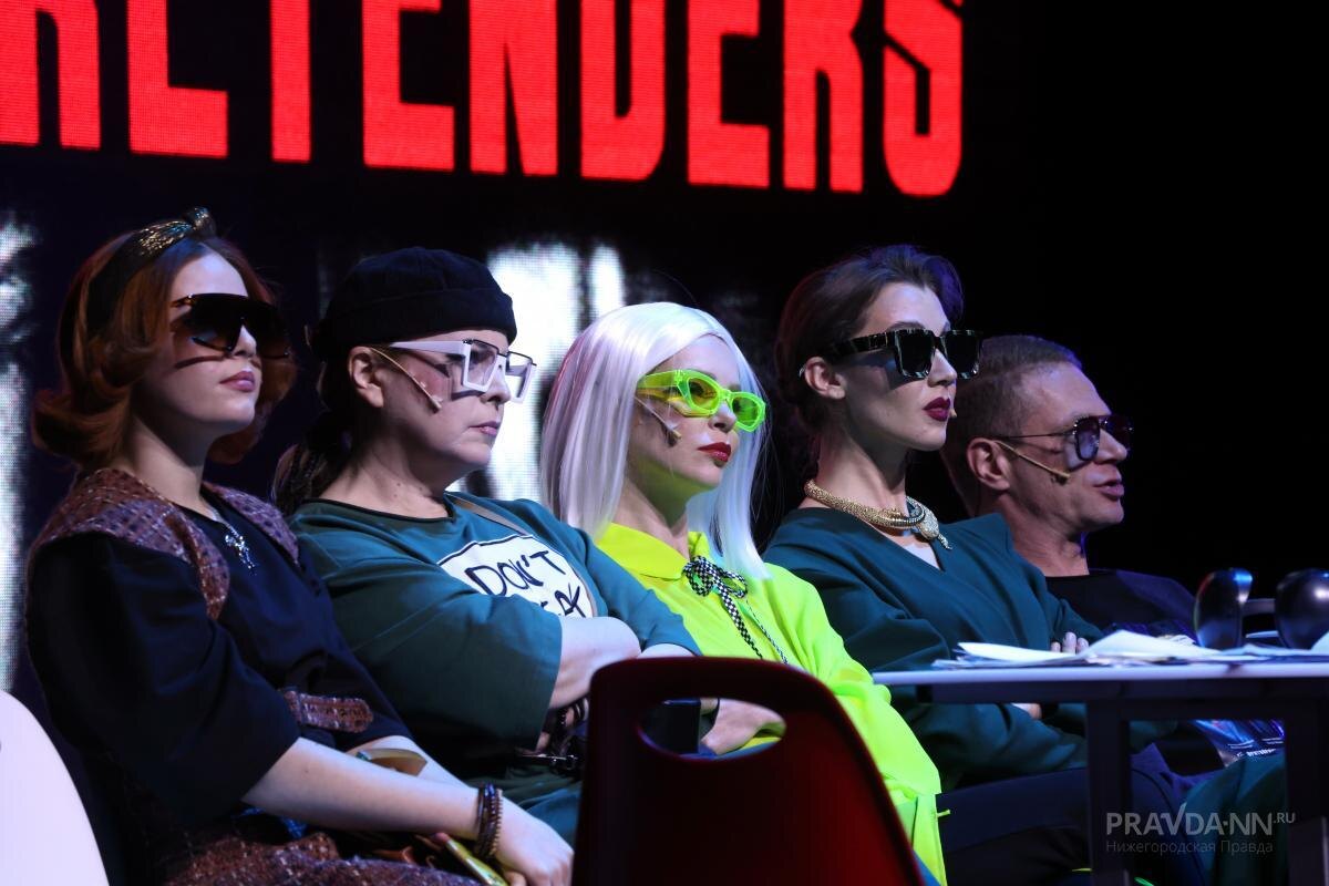    Режиссёр Владимир Золотарь и художник по костюмам Нелли Крук представили оветскую классику в новом прочтении