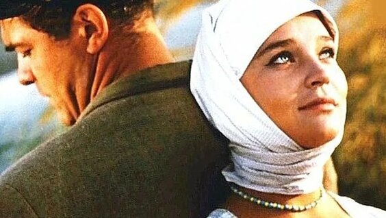 И как красавица С. Светличная должна была играть "любовь" в кадре, с такими партнёрами как - Лев Круглый, Н. Рыбников и Иван Савкин?