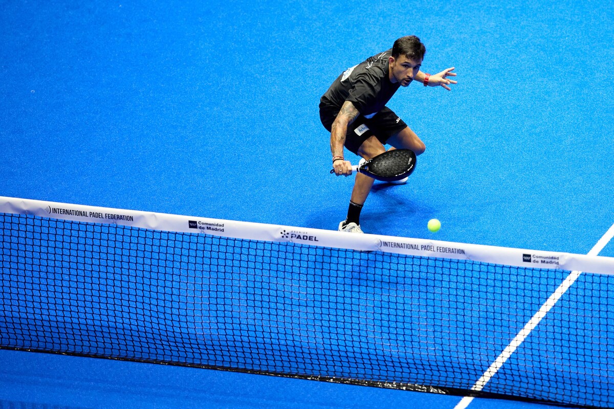 Саньо Гутьерес атакует от сетки