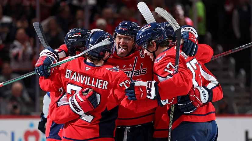     Александр Овечкин празднует гол в ворота «Виннипега» в матче регулярного чемпионата НХЛ  Patrick Smith/Getty Images