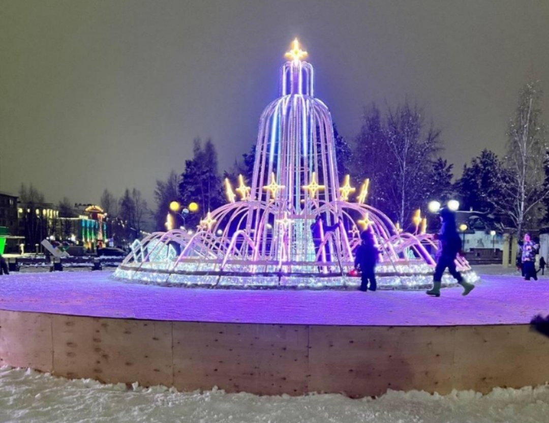    Новогодний фонтан зажгли в центре Белоярского