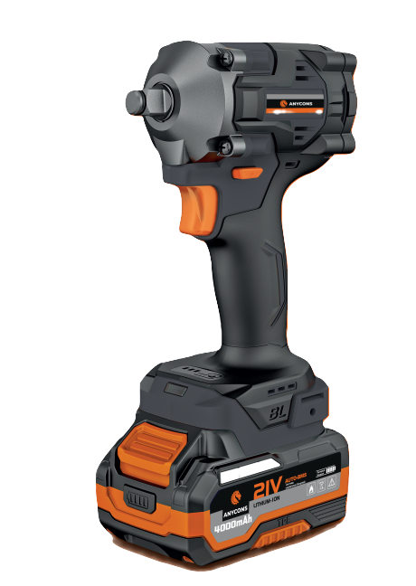 Гайковёрт — инструмент, который способен в разы ускорить работу с резьбовыми соединениями. Если вы когда-нибудь пытались открутить «прикипевшую» гайку вручную, то понимаете, насколько это трудно. Гайковёрт же делает это за пару секунд — мощно, быстро и без лишних усилий.