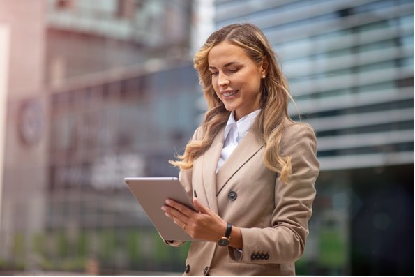 Открыть депозит «Гибкий» просто: документы подаются онлайн, после чего клиент подписывает необходимые документы в офисе. Далее депозит можно пополнять и управлять им через личный кабинет дистанционно