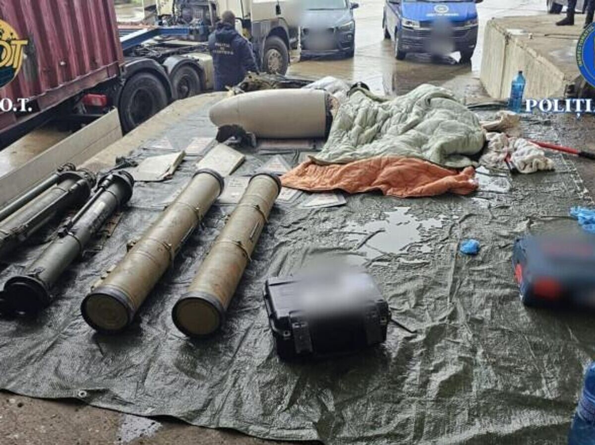    Оружие, обнаруженное в грузовике на границе Румынии и Молдавии© Фото : Politia Romana