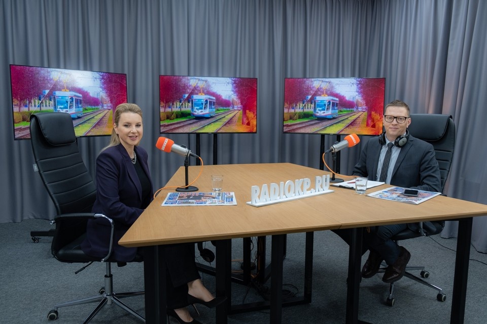    Ирина Слуцкая в студии радио "КП"-Кубань" с ведущим программы "Персона недели" Дмитрием Михеевым Иван ДРУЗЯКИН