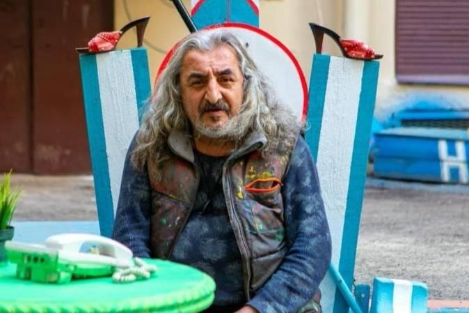 Художника и бард Нельсон Искандарян. Обложка © Telegram / «Mash на Мойке» 