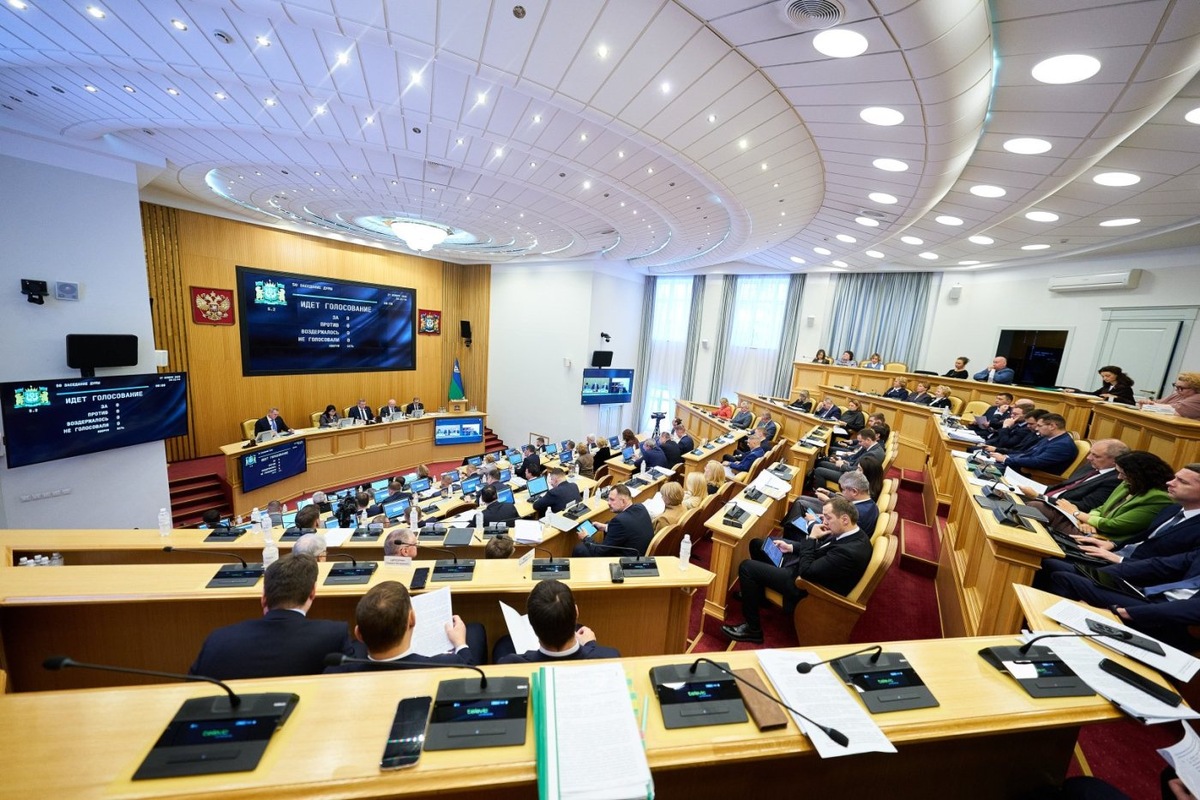    Почетными гражданами Югры стали легендарные нефтяники, один из них является прототипом памятника покорителям Самотлора