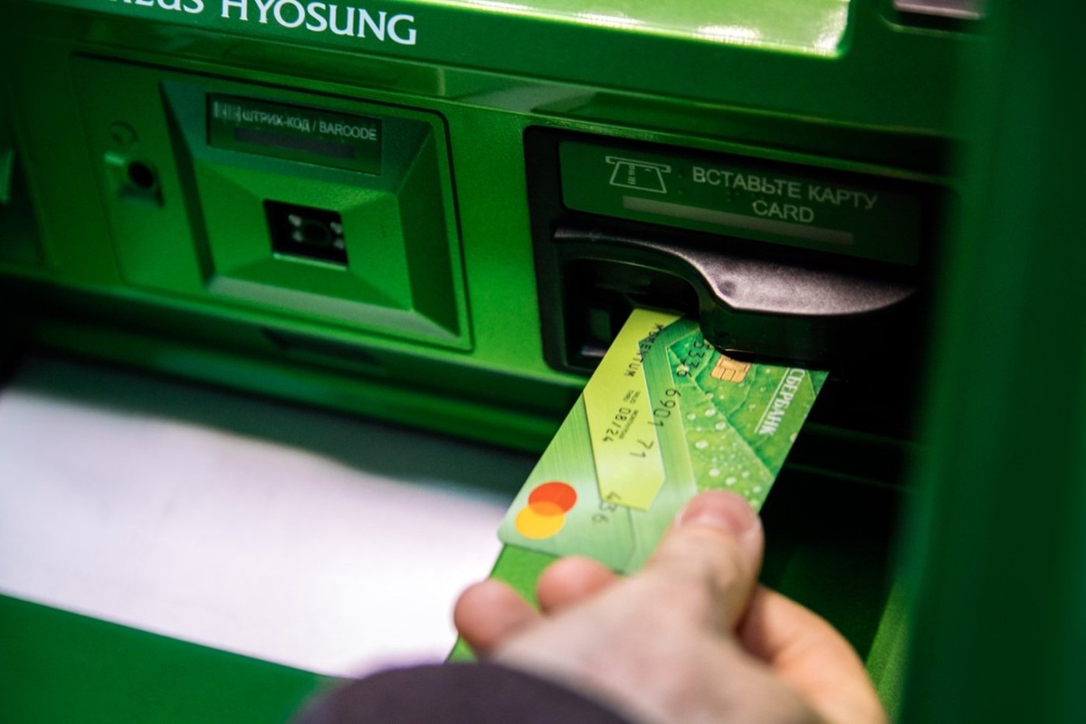    Полиция Югры предупредила об уголовной ответственности за кражу средств с найденных банковских карт