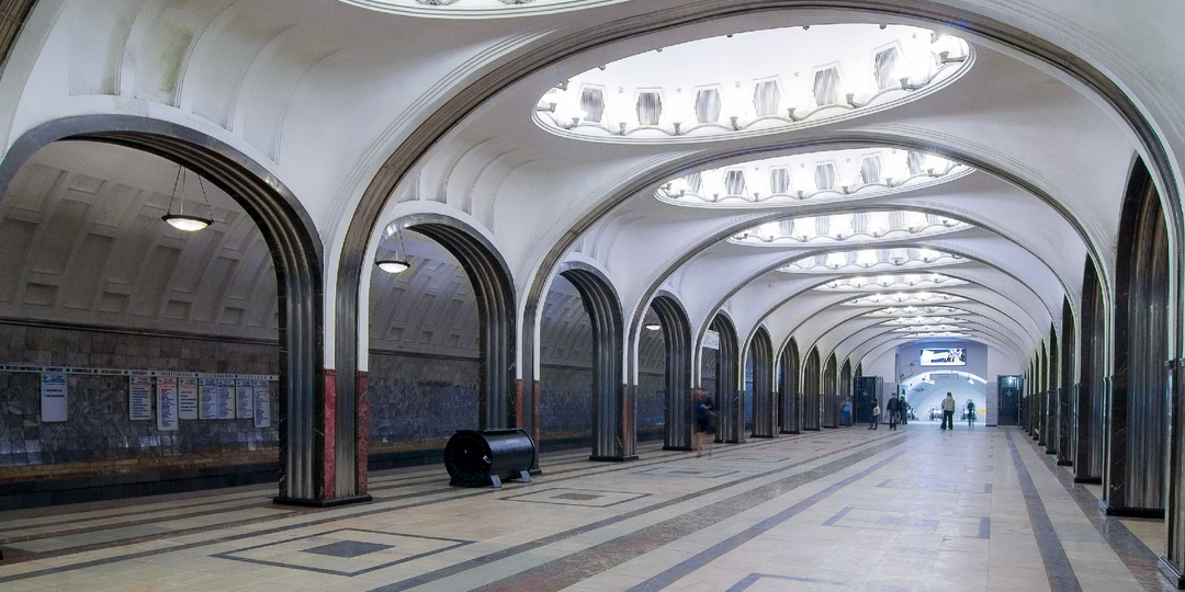 Дворцы для всех: архитектура «Зелёной» линии метро