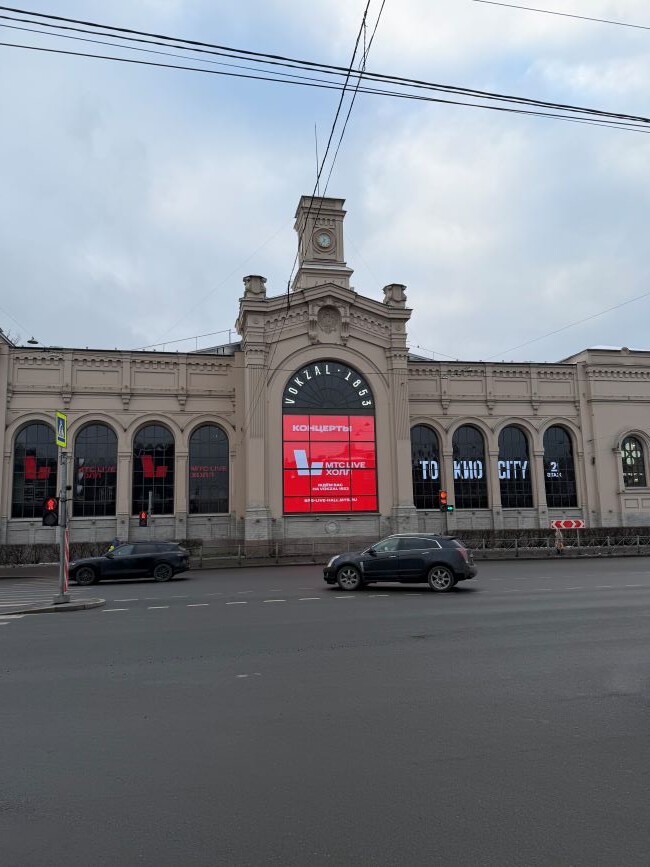 Vokzal 1853 снаружи. Листайте галерею.