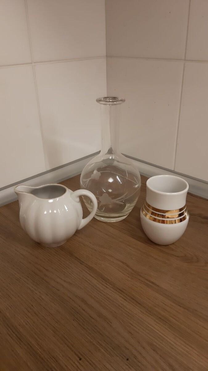 Сливочник ЛФЗ, стеклянный графин и … непонятный предмет(подскажите что это!!!!!?)