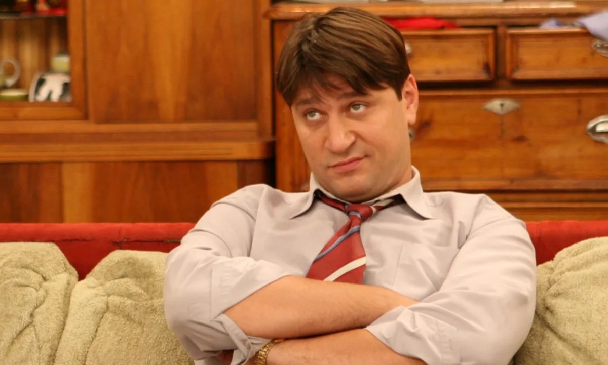 Гена Букин — главный персонаж российского комедийного телесериала «Счастливы вместе»