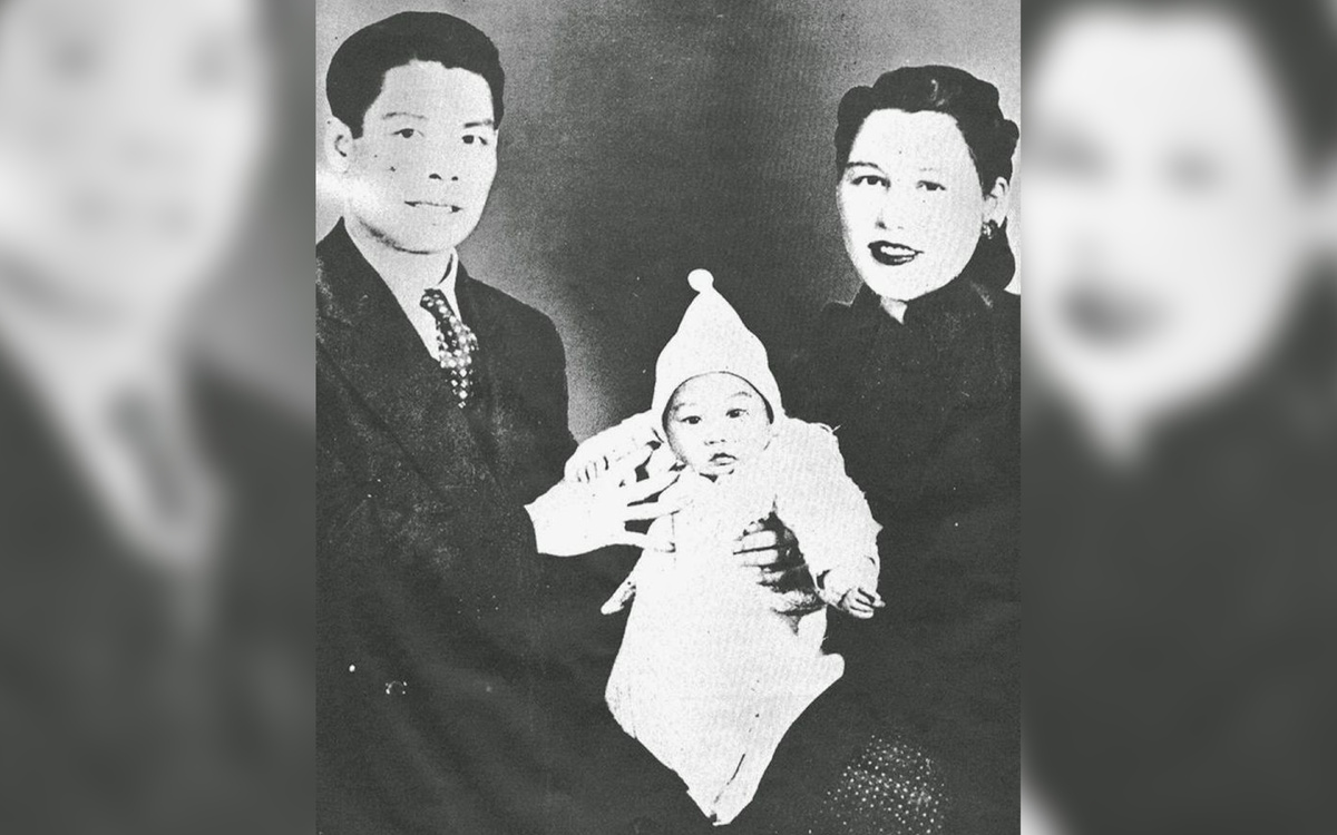 Маленький Брюсик с родителями. Фото из открытых источников в интернете.