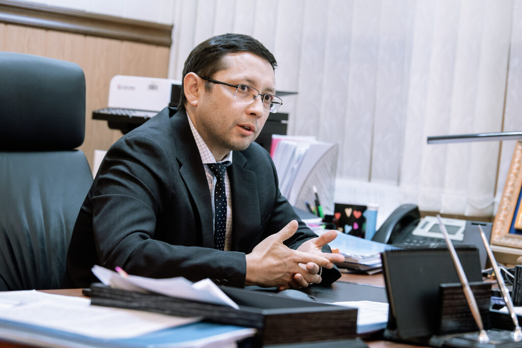    Председатель Госкомитета Карелии по ценам и тарифам Улан Кензеев. Фото: «Республика» / Родион Филиппов