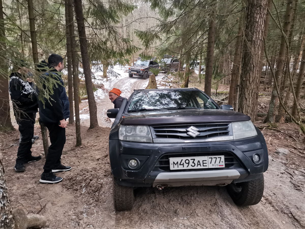Первое препятствие, не все смогли его пройти самостоятельно